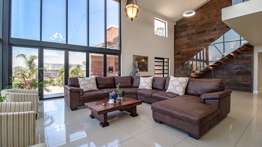 6 Bedroom Property for Sale in Stellenbosch Farms Western Cape